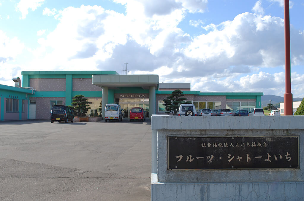 施設の駐車場の周辺も真っ暗に